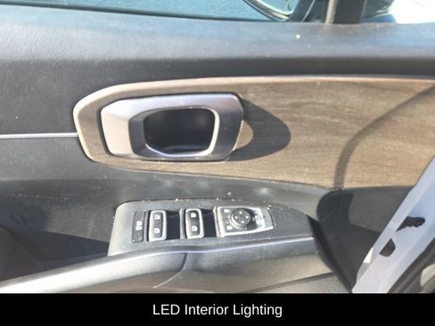Used 2023 Kia Sorento EX w/ Panoramic Sunroof Package FWD image 13