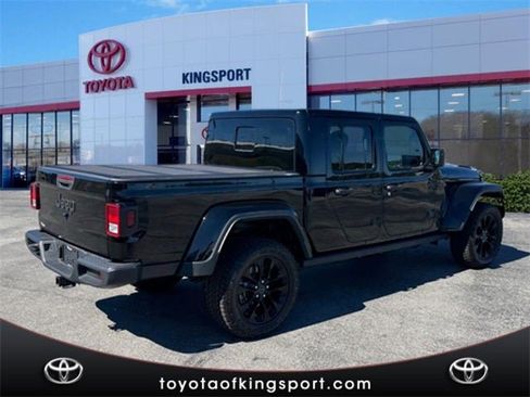 Used 2025 Jeep Gladiator Sport image 5