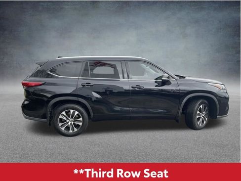 Used 2020 Toyota Highlander XLE AWD/4WD image 5