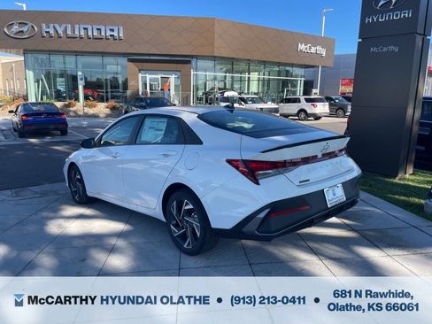 Certified 2025 Hyundai Elantra Sport FWD image 12