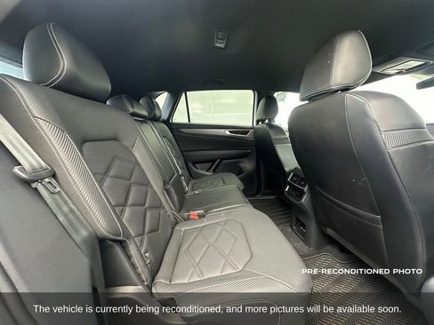 Used 2024 Volkswagen Atlas Cross Sport SE image 15