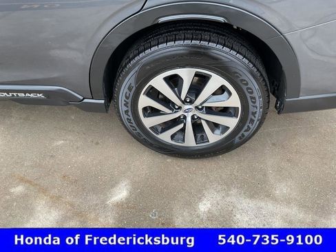 Used 2022 Subaru Outback Premium image 3