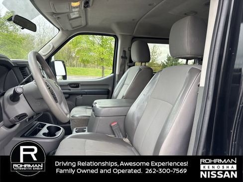 Used 2016 Nissan NV 3500 SV w/ SV Technology Package RWD image 11