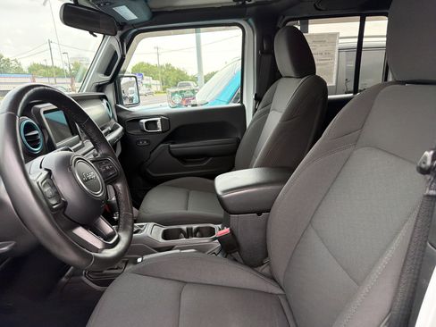 Used 2023 Jeep Wrangler Unlimited w/ Cold Weather Group AWD/4WD image 14