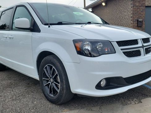 Used 2019 Dodge Grand Caravan GT image 3