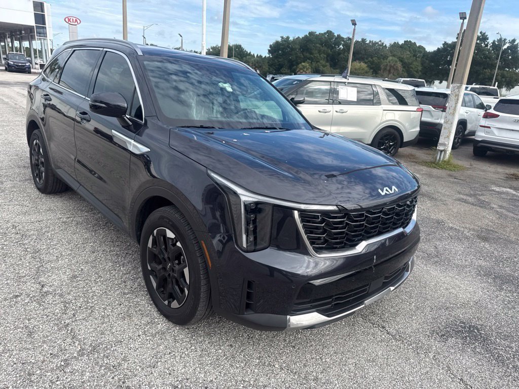 Certified 2025 Kia Sorento S FWD image 1