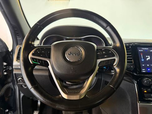 Used 2019 Jeep Grand Cherokee Altitude AWD/4WD image 21