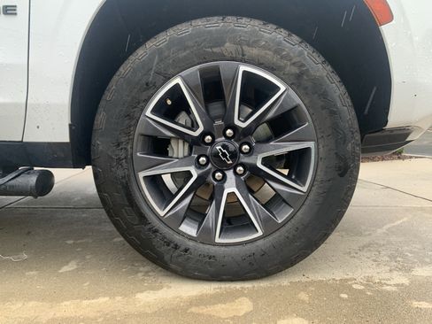 Used 2021 Chevrolet Tahoe Z71 w/ Z71 Off-Road Package image 13