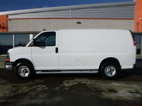 Used 2024 GMC Savana 2500 w/ Driver Convenience Package image 2