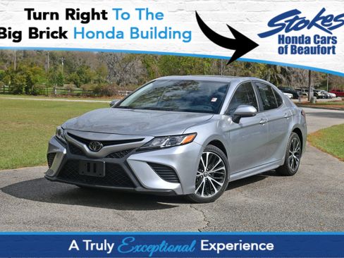 Used 2020 Toyota Camry SE image 1