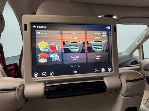 Used 2018 Chrysler Pacifica Limited w/ Advanced Safetytec Group image 28