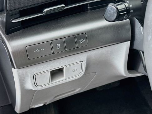 Used 2025 Hyundai Kona SEL FWD image 17