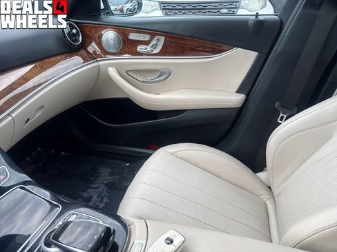 Used 2017 Mercedes-Benz E 300 4MATIC image 33