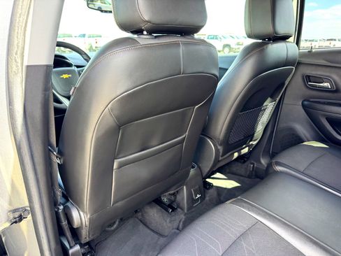 Used 2019 Chevrolet Trax LT w/ LT Convenience Package image 17