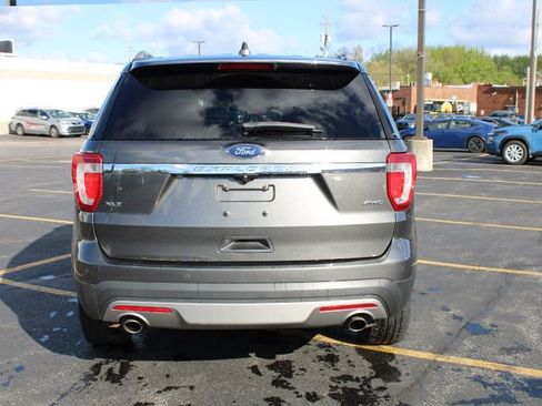 Used 2017 Ford Explorer XLT w/ Equipment Group 202A image 6