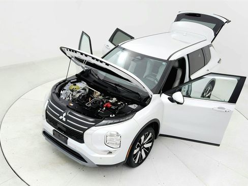 Used 2025 Mitsubishi Outlander SE AWD/4WD image 21