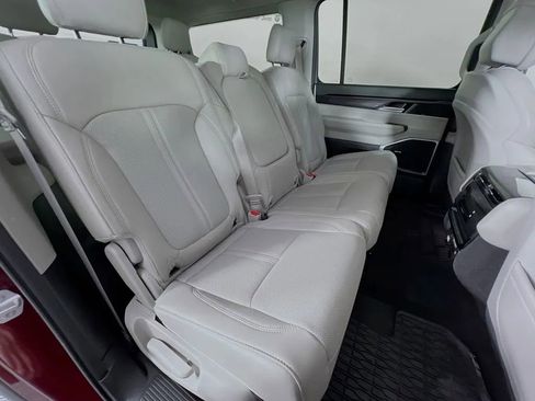 Used 2024 Jeep Wagoneer 2WD w/ Premium Group I image 31