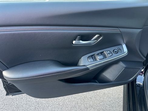 Used 2025 Nissan Sentra SR FWD image 14
