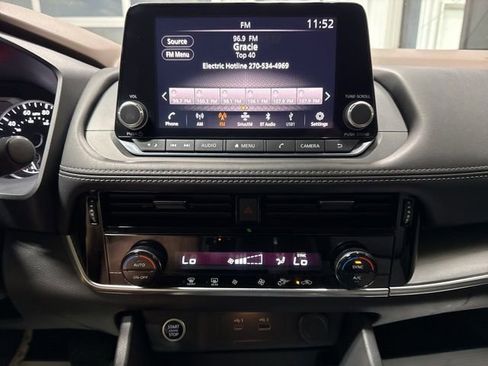 Used 2022 Nissan Rogue SV AWD/4WD image 10