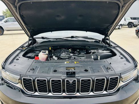 Used 2023 Jeep Grand Cherokee L Limited w/ Luxury Tech Group II AWD/4WD image 48