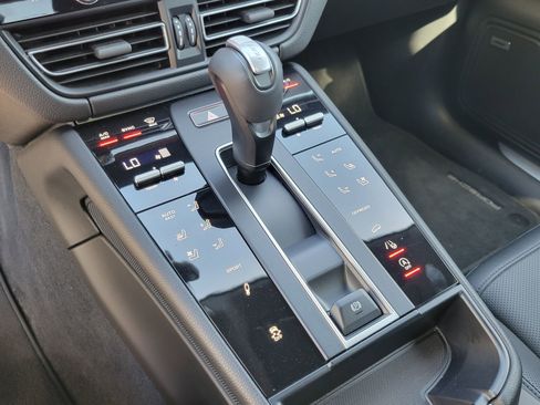 Certified 2023 Porsche Macan S image 22