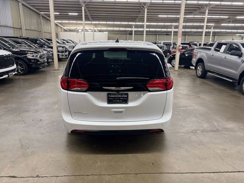 New 2026 Chrysler Voyager LX image 6