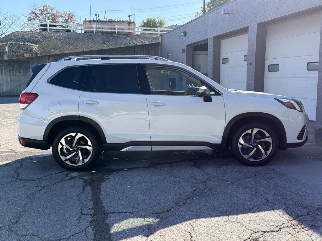Used 2024 Subaru Forester Touring w/ POP Package 3 AWD/4WD image 3