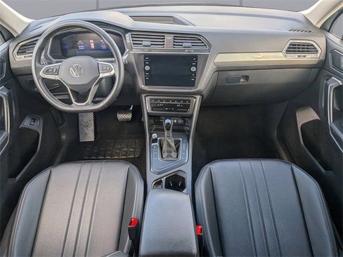 Certified 2024 Volkswagen Tiguan SE image 15