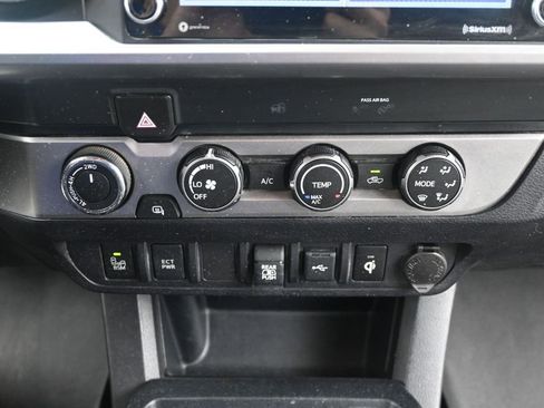 Used 2020 Toyota Tacoma SR5 w/ Technology Package AWD/4WD image 17