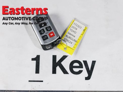 Used 2019 Toyota Sienna XLE FWD image 27
