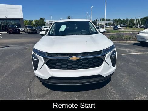 Used 2024 Chevrolet Trax LS w/ LS Convenience Package FWD image 4