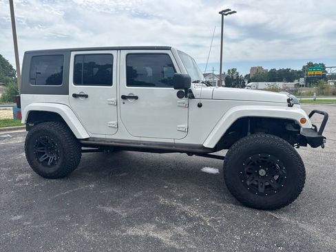 Used 2010 Jeep Wrangler Unlimited Sahara w/ Trailer Tow Group AWD/4WD image 5