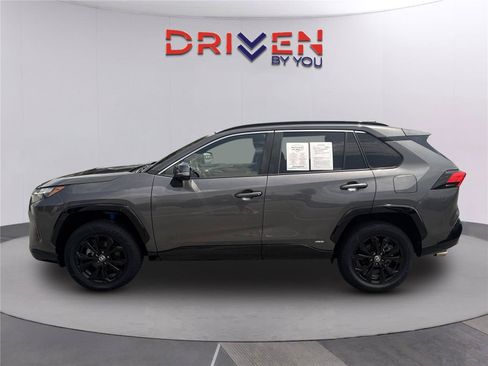 Used 2022 Toyota RAV4 SE w/ Convenience Package AWD/4WD image 7