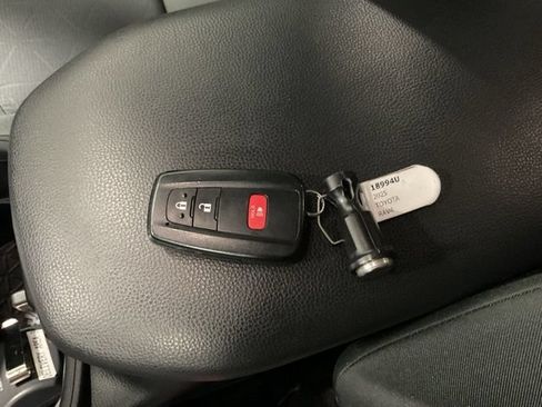 Used 2025 Toyota RAV4 XLE AWD/4WD image 29