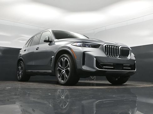 Certified 2026 BMW X5 sDrive40i w/ Climate Comfort Package RWD image 40