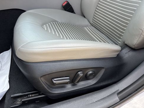 Used 2024 Toyota Camry SE FWD image 12