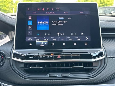 Certified 2024 Jeep Compass Latitude w/ Altitude Special Edition AWD/4WD image 11