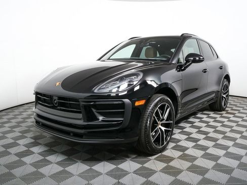 Certified 2025 Porsche Macan image 1