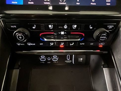 Used 2023 Jeep Grand Cherokee 4WD 4xe w/ Luxury Tech Group II image 23