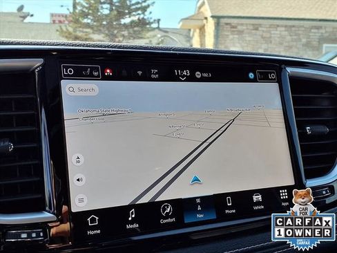 Used 2026 Chrysler Pacifica Limited w/ Uconnect Theater Family Group FWD image 8