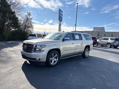 Used 2016 Chevrolet Suburban LTZ image 7