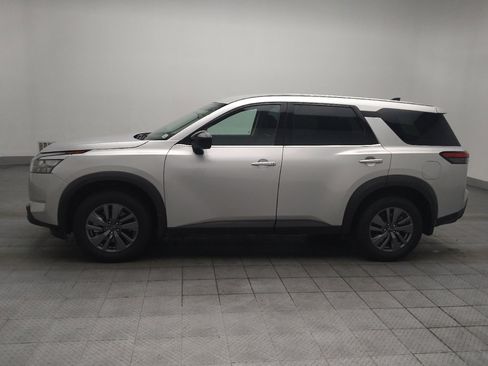 Used 2024 Nissan Pathfinder S FWD image 2