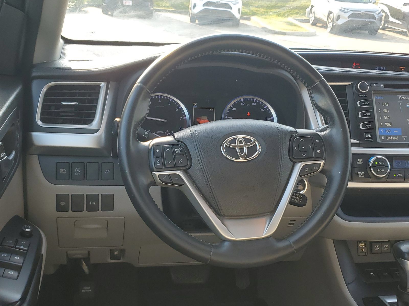 Used 2018 Toyota Highlander Limited AWD/4WD image 12