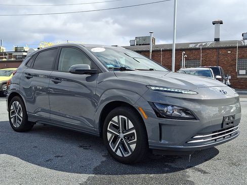 Used 2023 Hyundai Kona SE w/ Cargo Package image 3