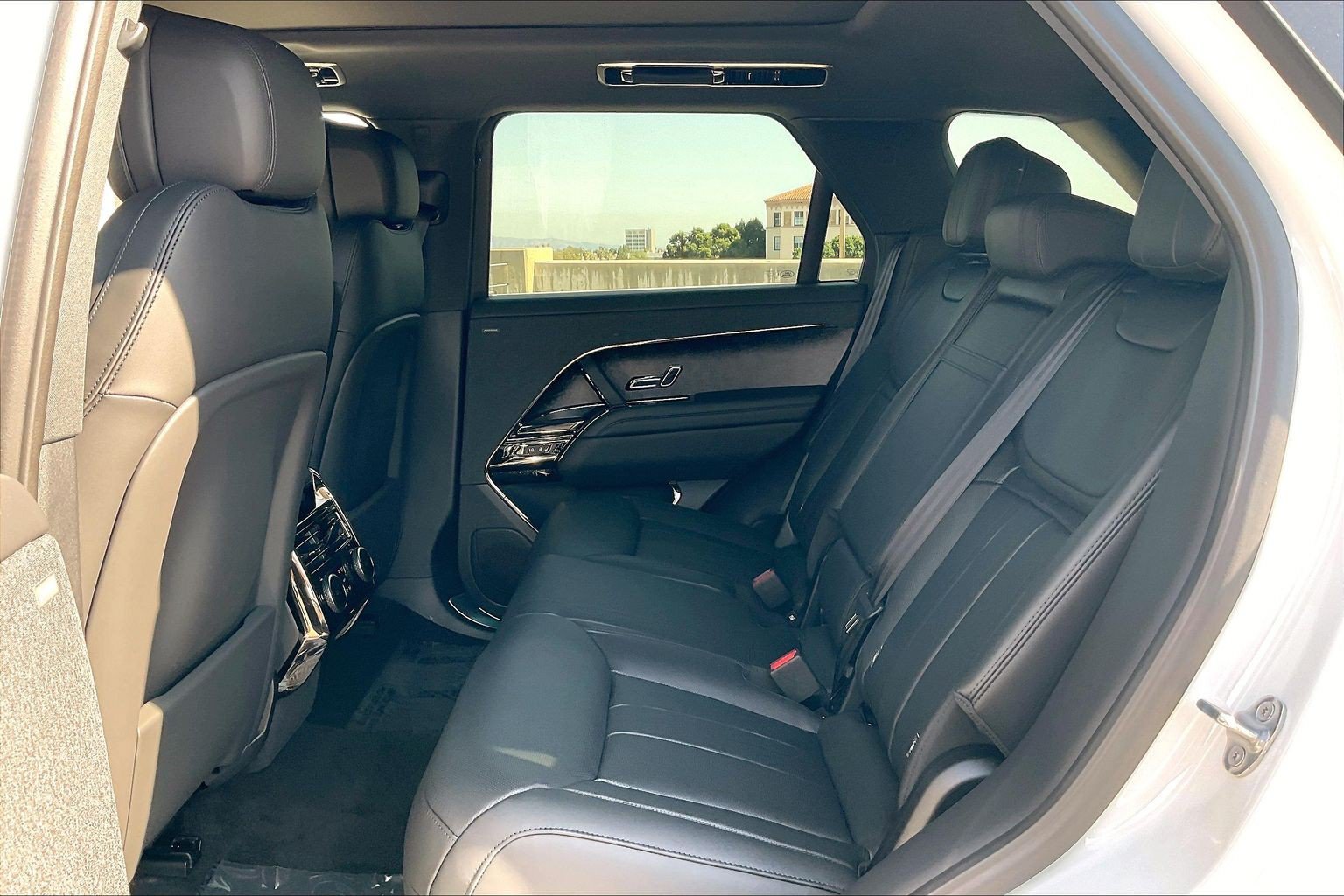 New 2026 Land Rover Range Rover Sport Dynamic SE AWD/4WD image 17