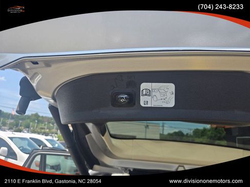 Used 2017 Ford Escape Titanium FWD image 13