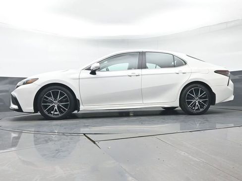 Used 2024 Toyota Camry SE image 32