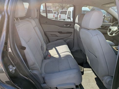 Used 2018 GMC Acadia SLE image 32