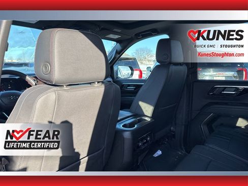 Used 2025 Chevrolet Suburban RST image 16