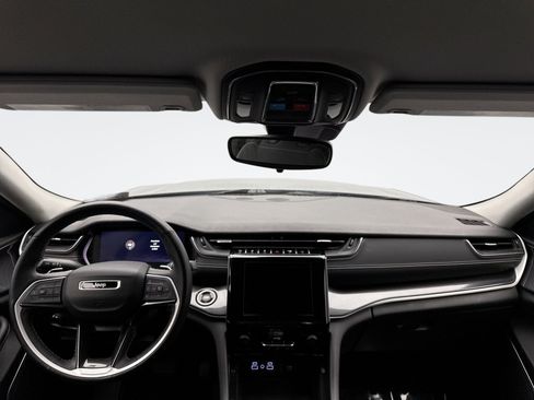 Used 2022 Jeep Grand Cherokee Laredo w/ Luxury Tech Group I image 14